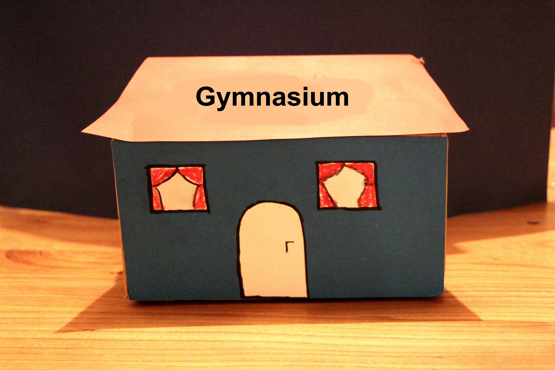 Grndung eines Gymnasiums in der Kiefholzstrae