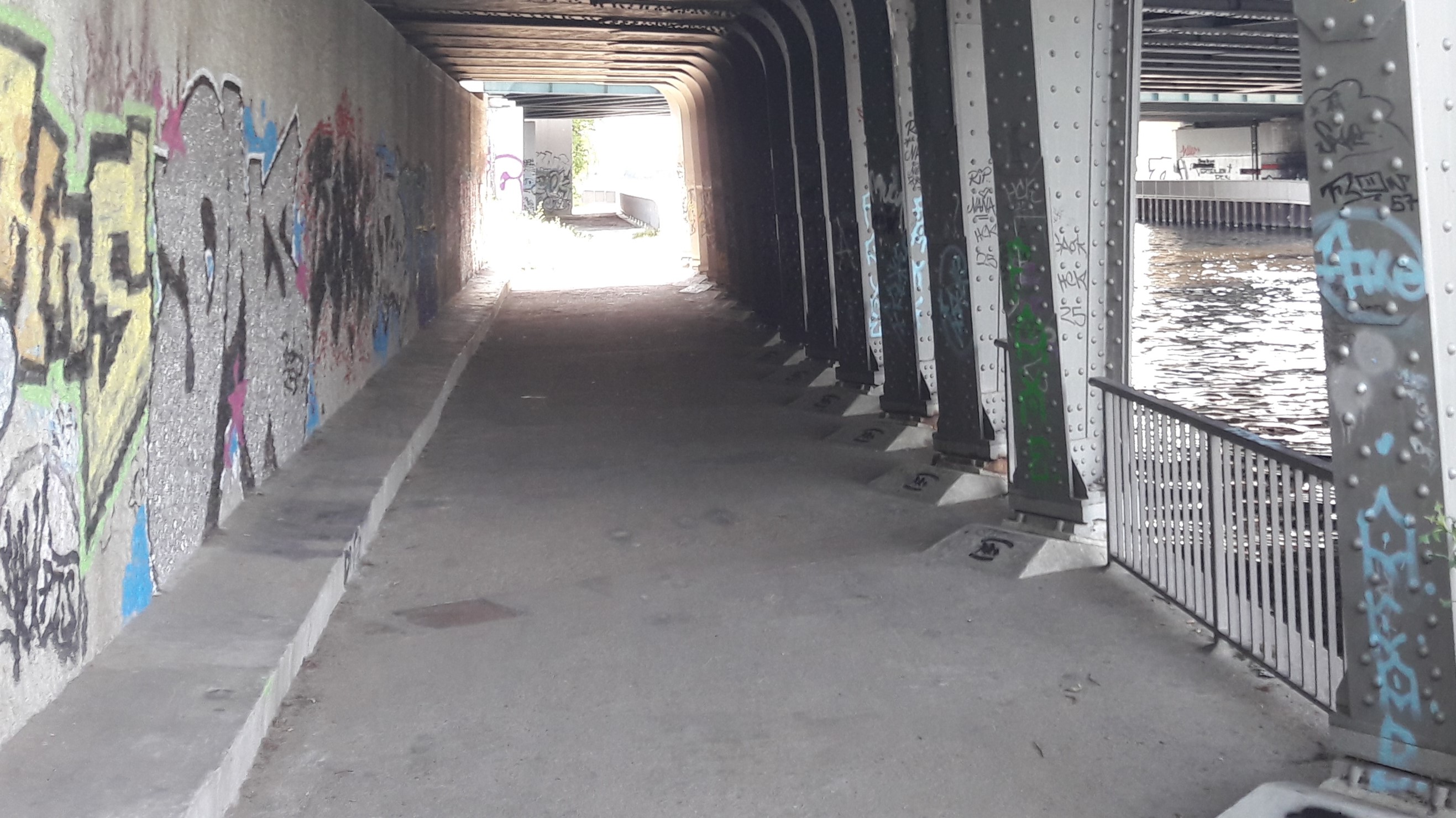 Herrichtung eines Weges fr Fugnger und Radverkehr zur Unterquerung der Stelling-Janitzky-Brcke sowie eines asphaltierten Weges fr Fugnger und Radverkehr am Weg am Kleingarten